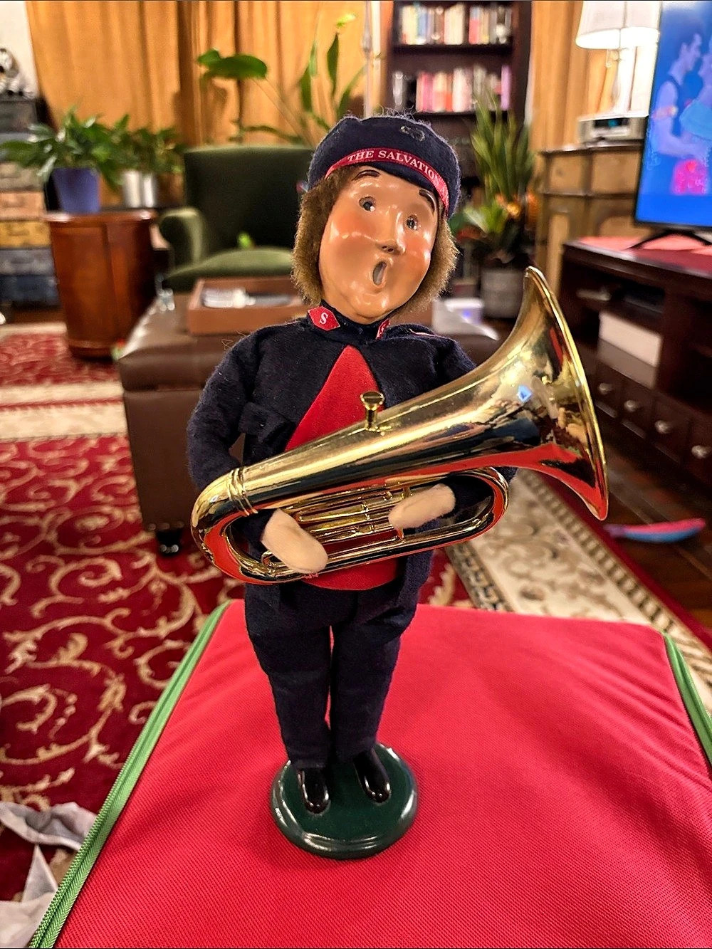 Byers Caroler Salvation Army Musical Figurine Blue Red With Tuba 2000 Vintage